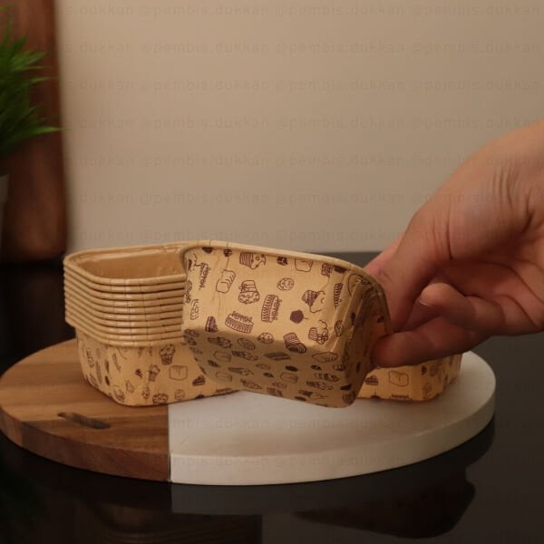 12Lİ KÜÇÜK KARE CUPCAKE KALIBI (11057)