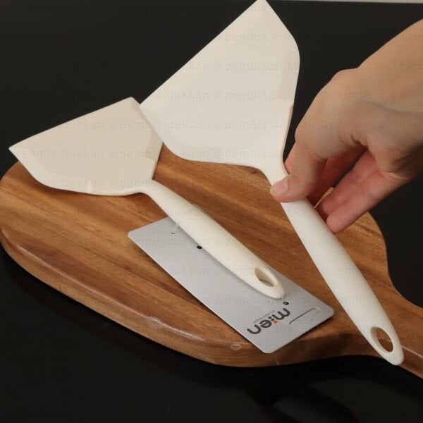 MİEN KREM SİLİKON GENİŞ SPATULA (1435)