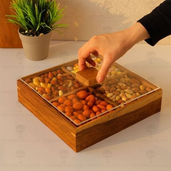 AKASYA 4 BÖLMELİ KARE, PLEKSİ KAPAKLI ÇEREZLİK  (THN767647)