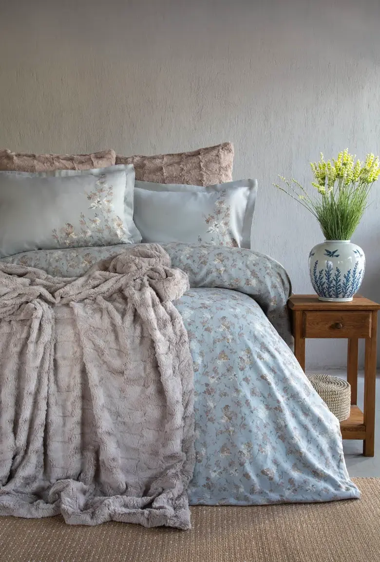 BRİELLA ÇİFT KİŞİLİK YATAK ÖRTÜLÜ NEVRESİM TAKIMI - VİZON