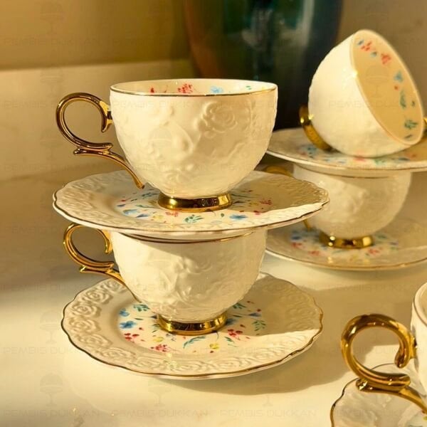 ÇİÇEKLİ KABARTMA DOKULU 6 KİŞİLİK FİNCAN TAKIMI (MN 0369)