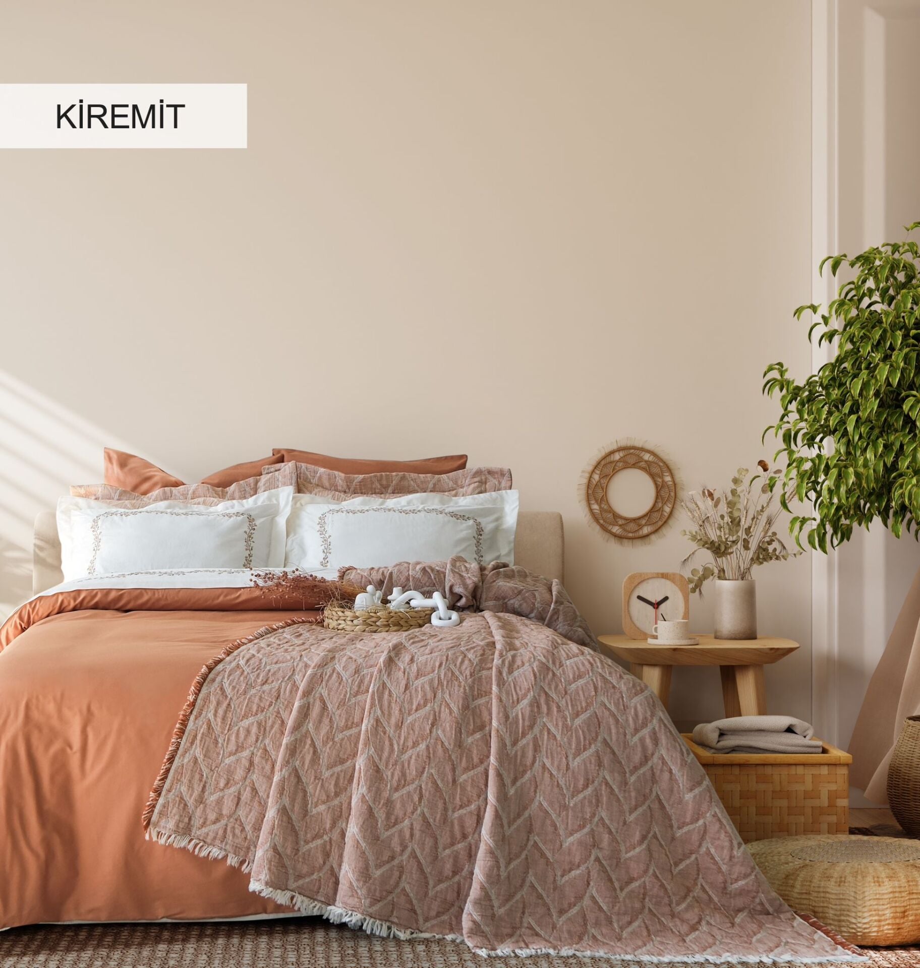 DAFNE ÇİFT KİŞİLİK YATAK ÖRTÜLÜ NEVRESİM TAKIMI - KİREMİT