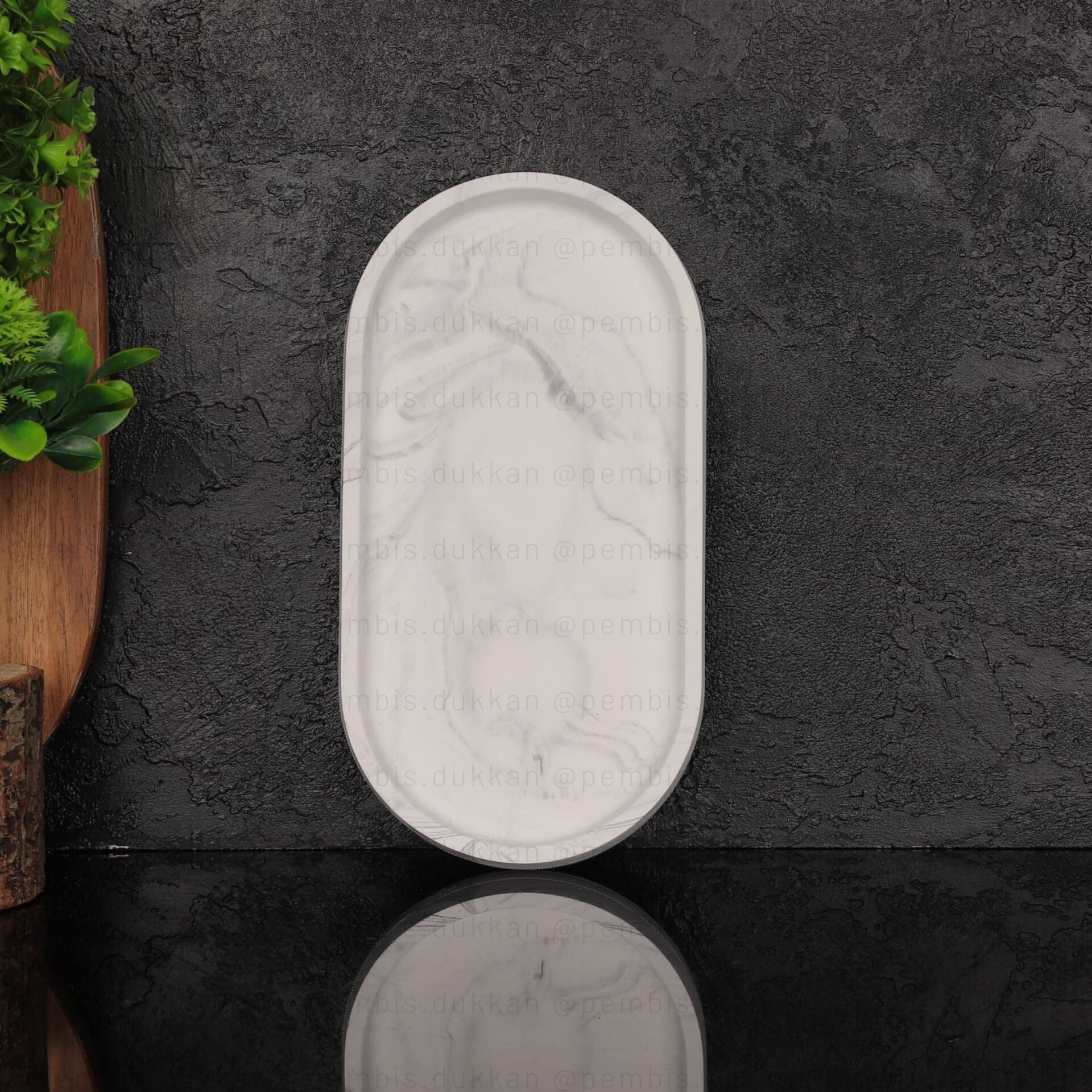 POLYRESIN OVAL STAND (56819)