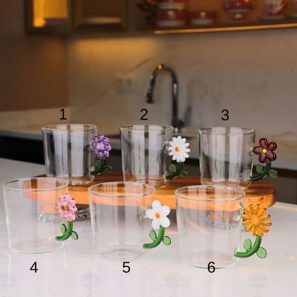 1 ADET RENKLİ ÇİÇEK KULP DETAYLI CAM KUPA (MODEL SEÇİNİZ)