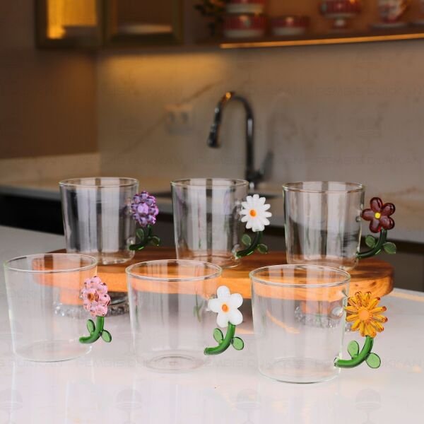 1 ADET RENKLİ ÇİÇEK KULP DETAYLI CAM KUPA (MODEL SEÇİNİZ)