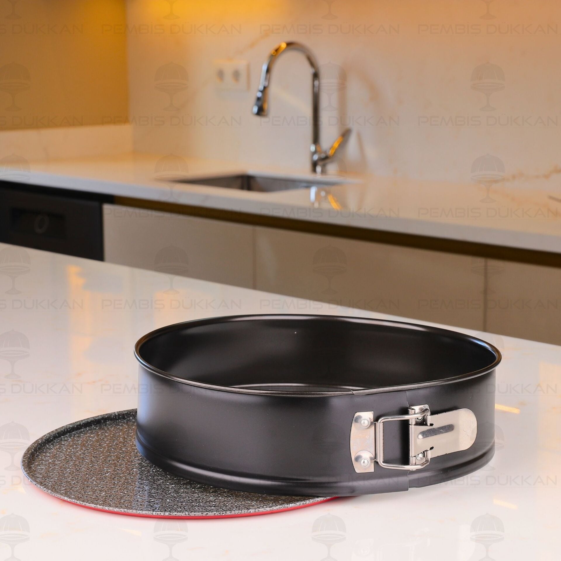 GUARDİNİ KIRMIZI ALTLIKLI KELEPÇELİ KEK KALIBI 26CM