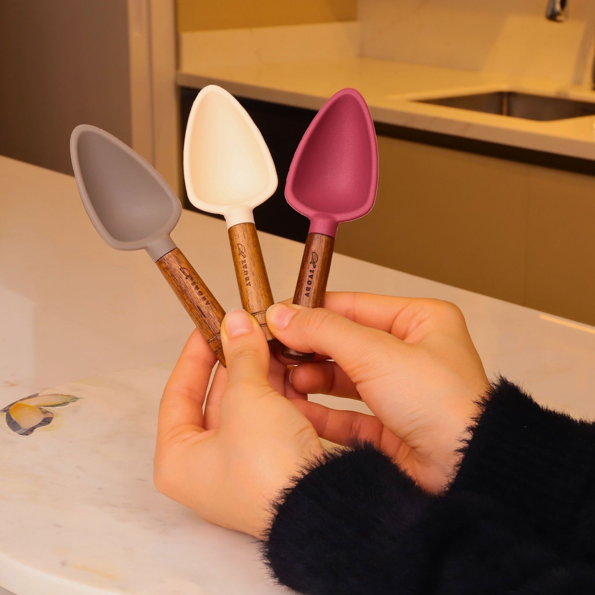 1 ADET AHŞAP SAPLI SİLİKON MİNİ KÜREK (SL219) (RENK SEÇİNİZ)