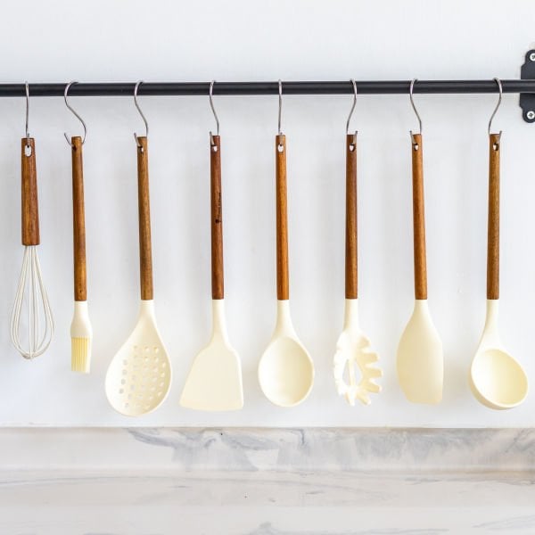 8Lİ AKASYA SAPLI KREM SİLİKON SET