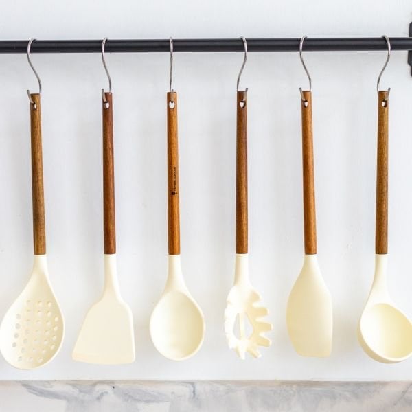 6LI AKASYA SAPLI KREM SİLİKON SET