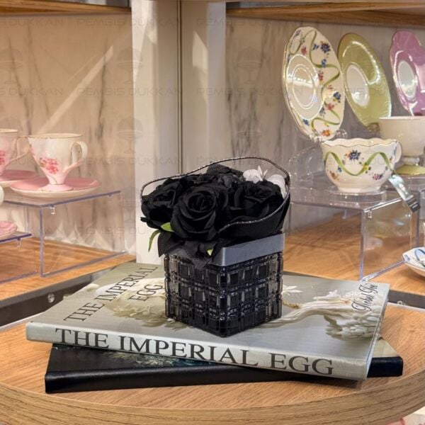 1 ADET SPREY HEDİYELİ KARE CAM VAZOLU YAPAY ÇİÇEK (RENK SEÇİNİZ) NO2