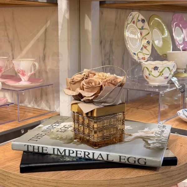 1 ADET SPREY HEDİYELİ KARE CAM VAZOLU YAPAY ÇİÇEK (RENK SEÇİNİZ) NO2