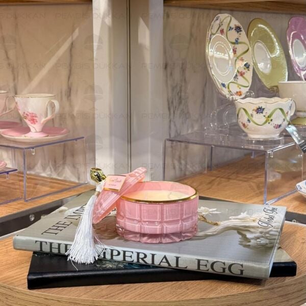 DEKORATİF PÜSKÜLLÜ PEMBE KOKULU MUM