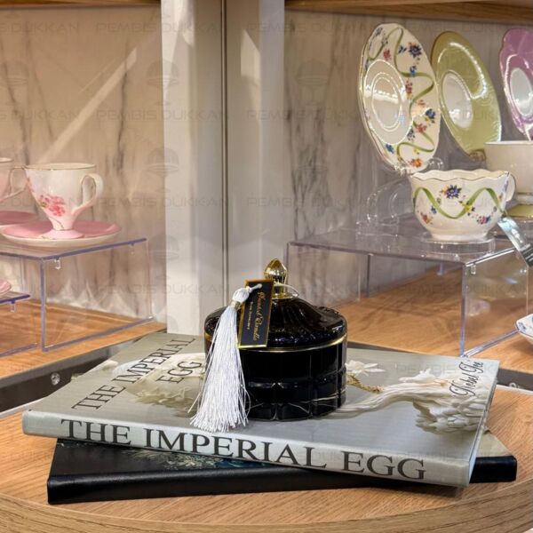 DEKORATİF PÜSKÜLLÜ SİYAH KOKULU MUM