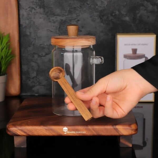 NOMİ 900ML KAŞIKLI, AKASYA KAPAKLI KAVANOZ (THN84313)