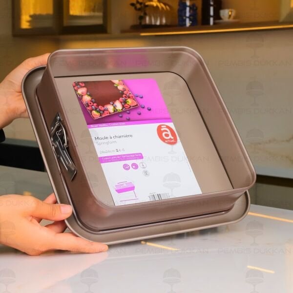 GUARDİNİ KARE KELEPÇELİ KEK KALIBI 24X24CM