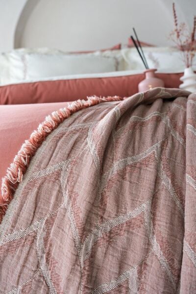 DAFNE ÇİFT KİŞİLİK YATAK ÖRTÜLÜ NEVRESİM TAKIMI - GÜL KURUSU