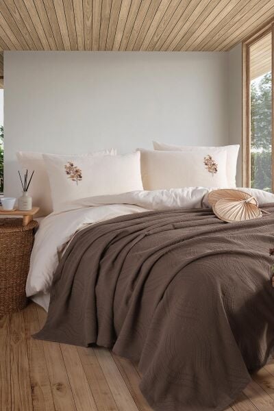 ROYAL CREST ÇİFT KİŞİLİK NEVRESİMLİ PİKE TAKIMI - KAHVE