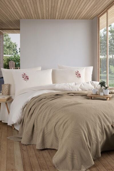 ROYAL CREST ÇİFT KİŞİLİK NEVRESİMLİ PİKE TAKIMI - KOYU BEJ