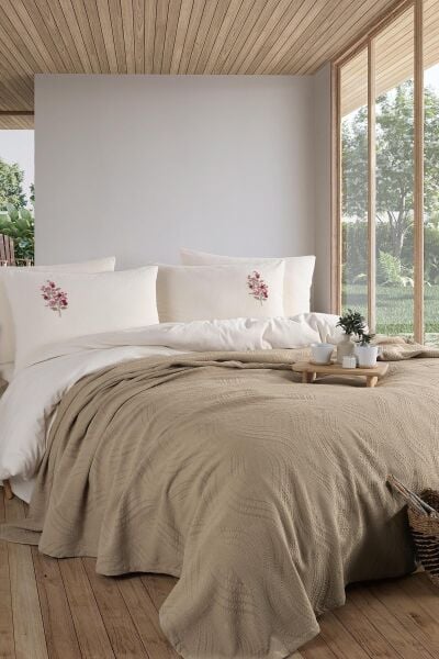 ROYAL CREST ÇİFT KİŞİLİK NEVRESİMLİ PİKE TAKIMI - KOYU BEJ